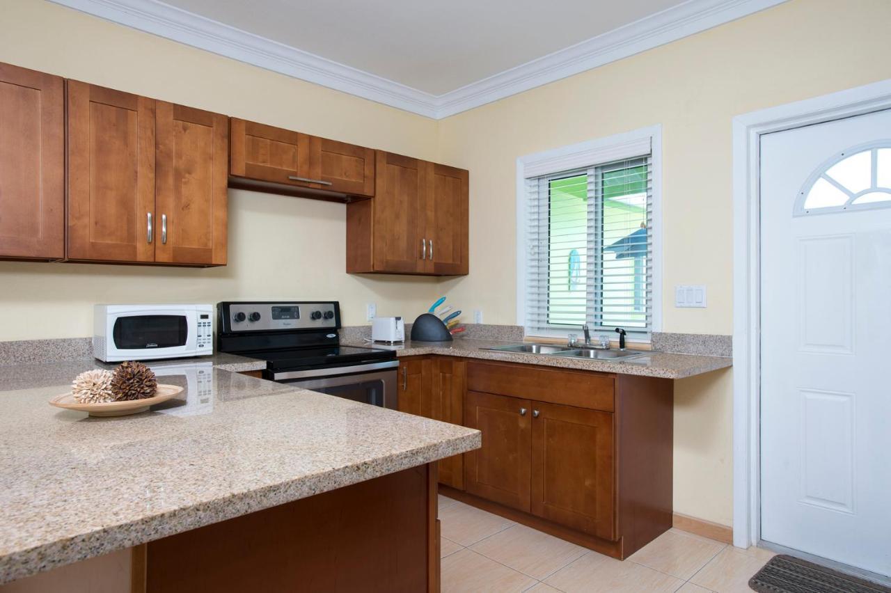 Sir Charles Guest House Palmetto Point Exterior photo